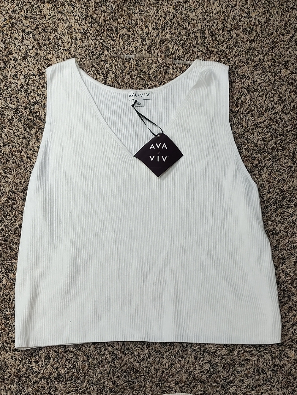 AVA & VIV | Women's White Ribbed V-Neck Tank Top